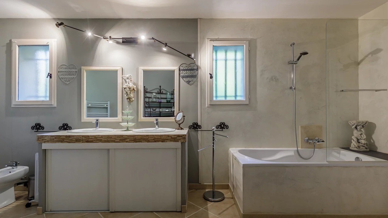 Photo of Bathroom in Gordes
