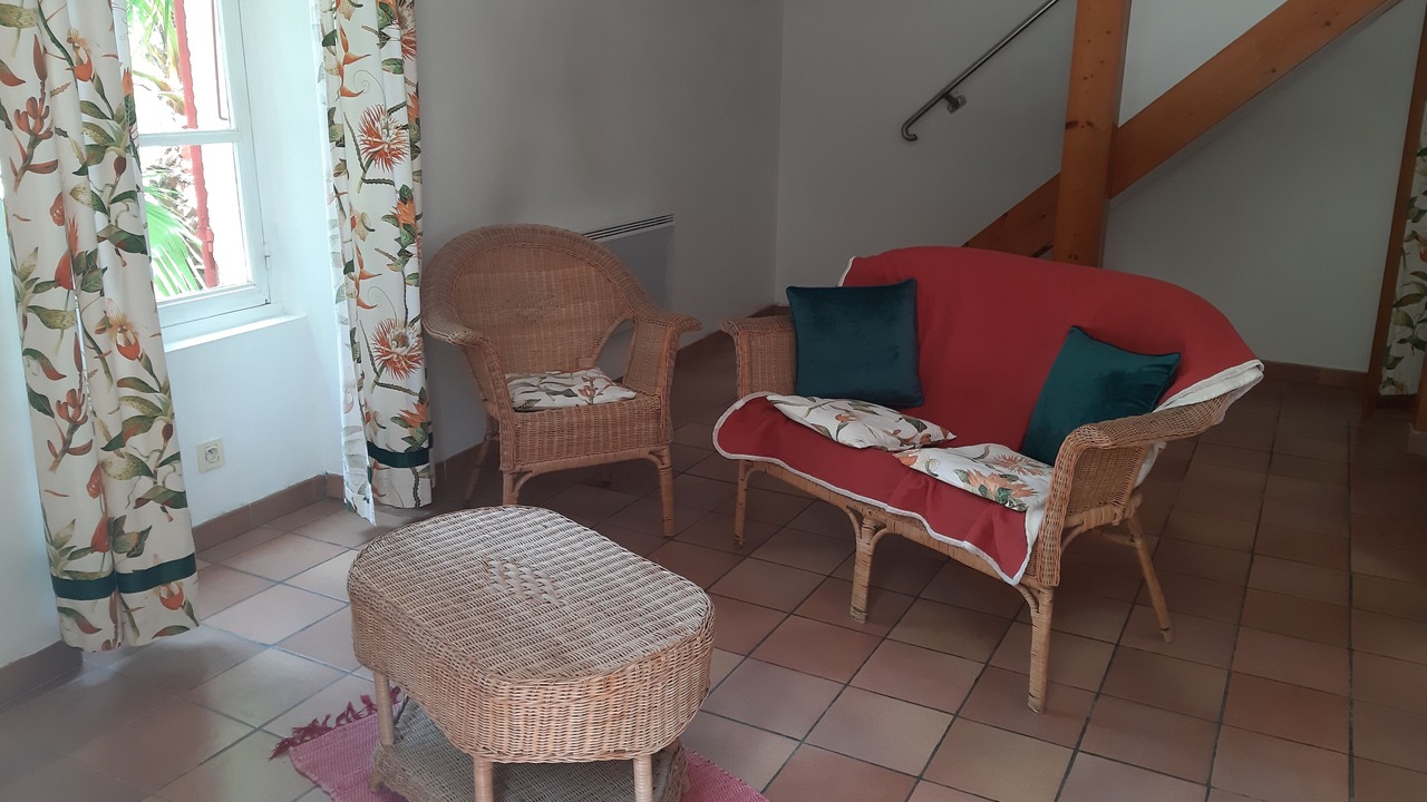 Photo of Livingroom in Orange