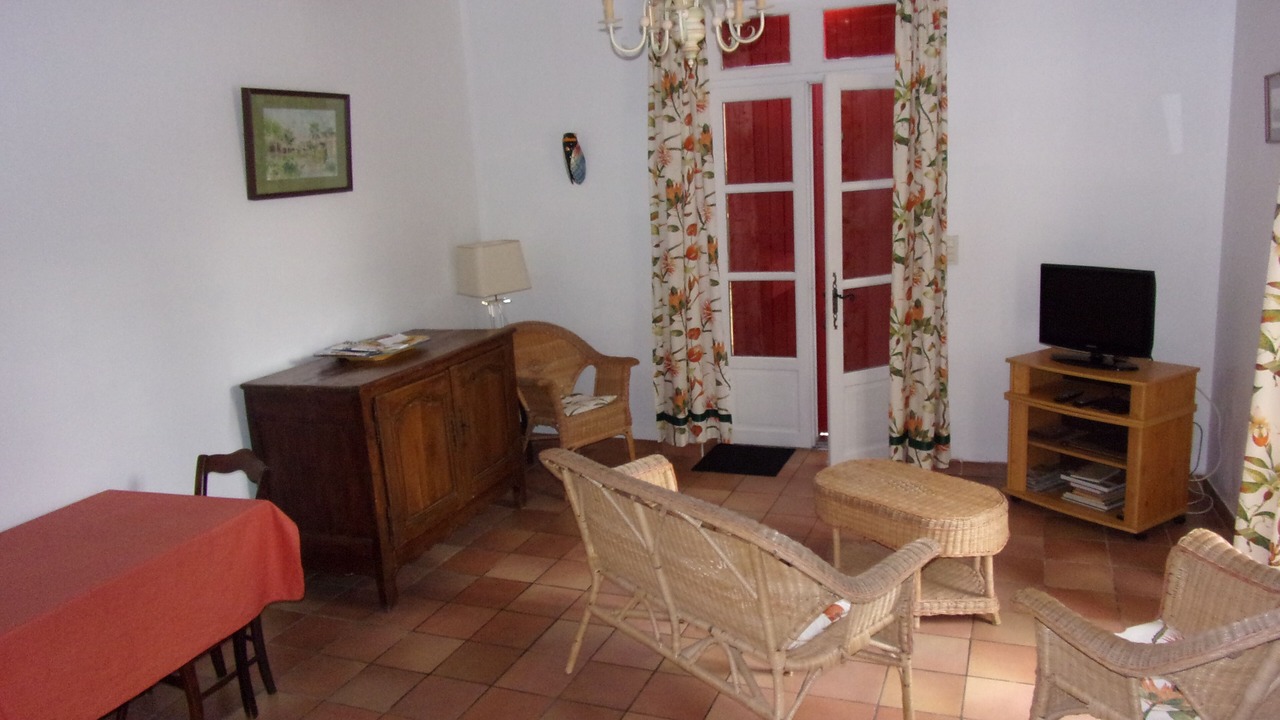 Photo of Livingroom in Orange