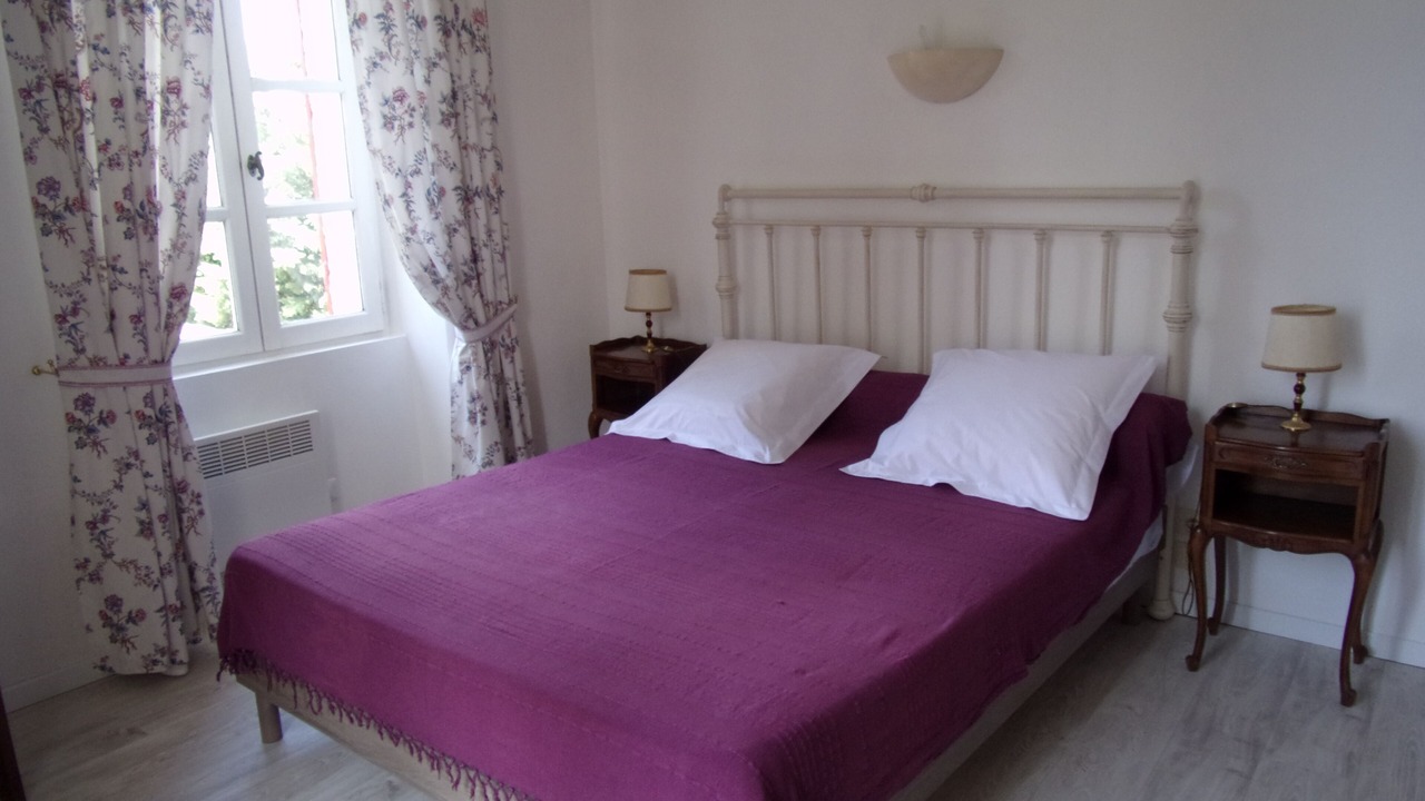 Photo of Bedroom in Orange