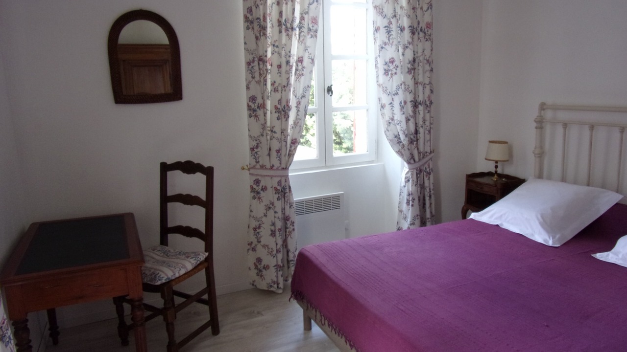 Photo of Bedroom in Orange