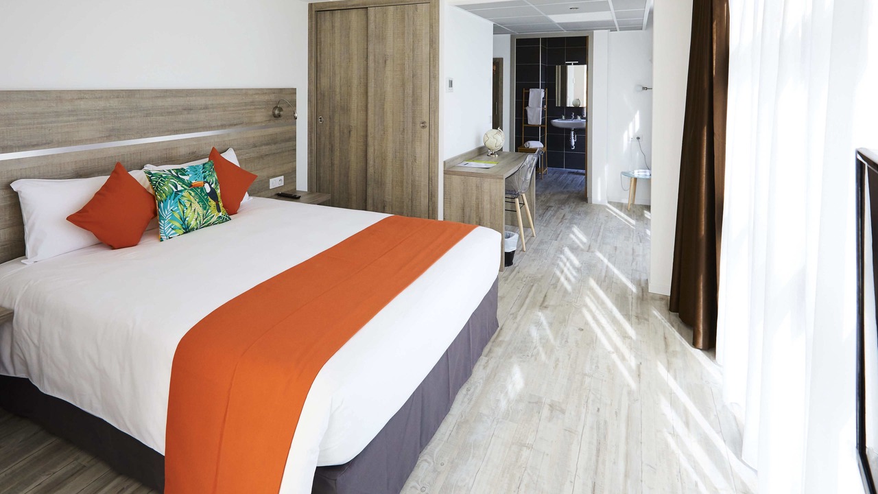 Photo of Bedroom in La Penne-sur-Huveaune