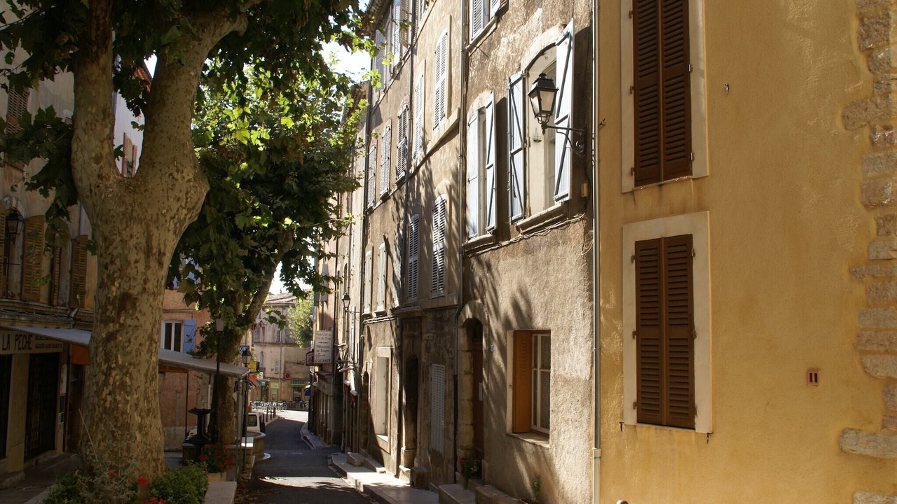 Photo of Others in Aups