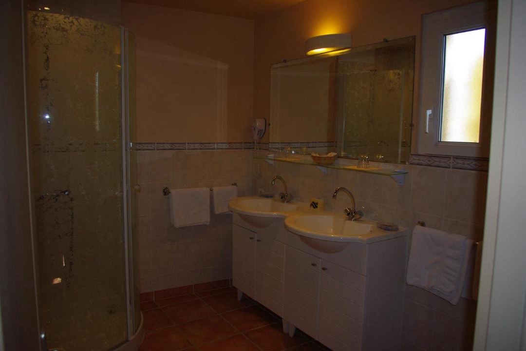 Photo of Bathroom in Saint-Saturnin-les-Avignon