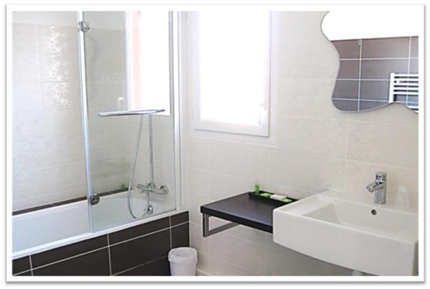 Photo of Bathroom in Cuers