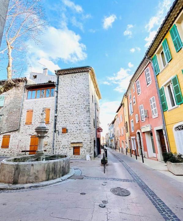 Photo of Buildings in La Roquebrussanne