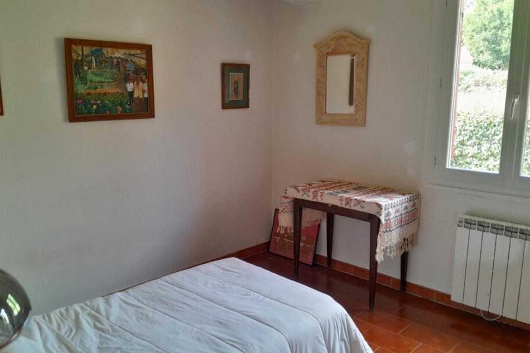 Photo of Bedroom in Jouques