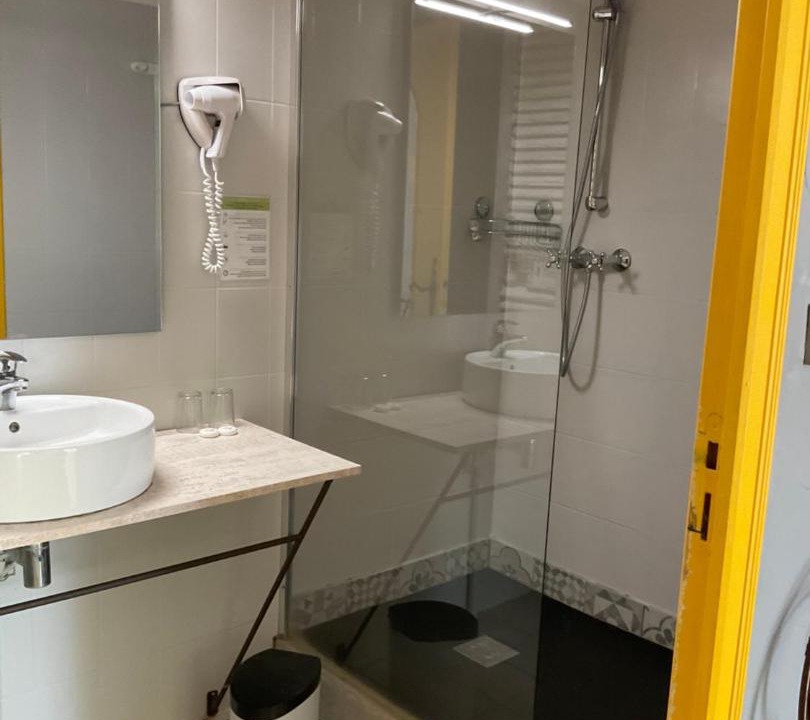 Photo of Bathroom in Saint-Martin-de-Castillon