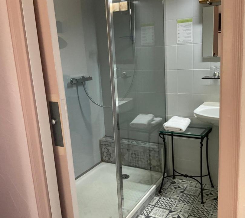 Photo of Bathroom in Saint-Martin-de-Castillon