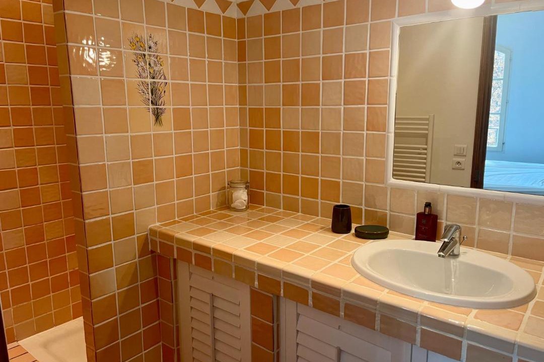 Photo of Bathroom in Figanieres
