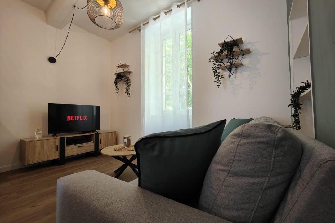 Photo of Livingroom in Orange