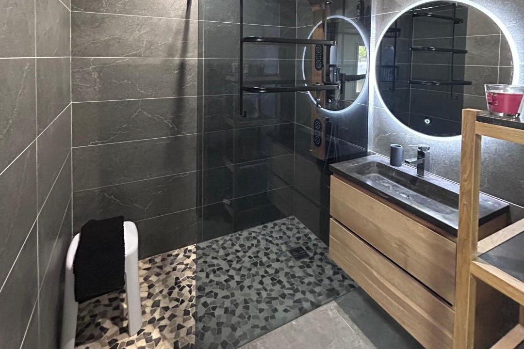 Photo of Bathroom in Saint-Mitre-les-Remparts