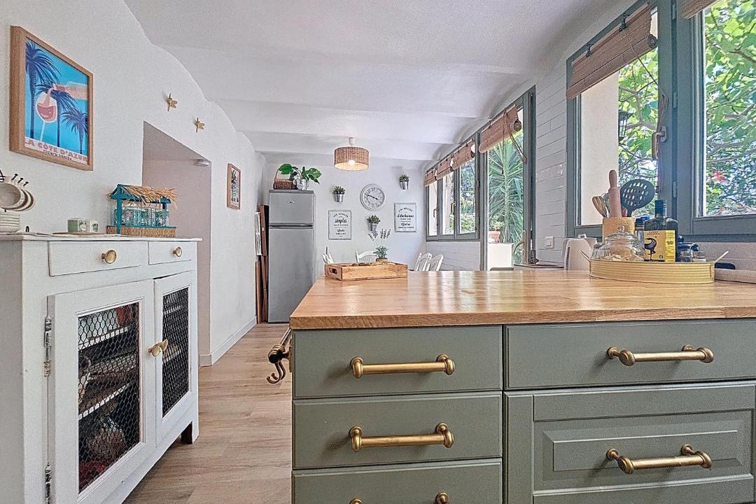 Photo of Kitchen in Saint-Cezaire-sur-Siagne