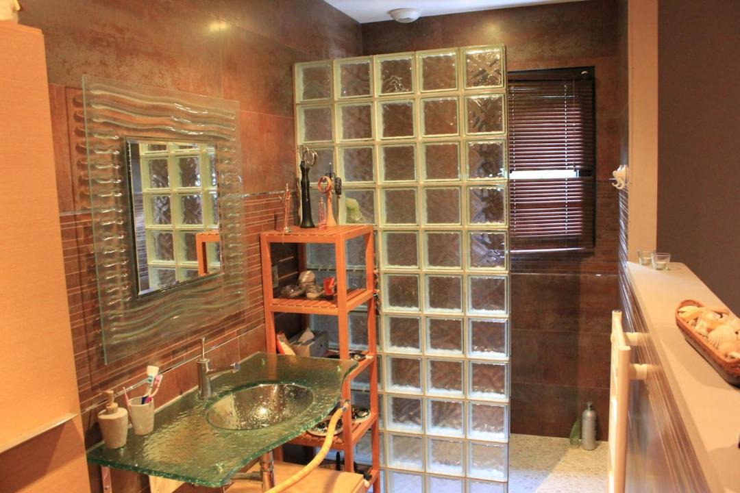 Photo of Bathroom in Rochefort-du-Gard