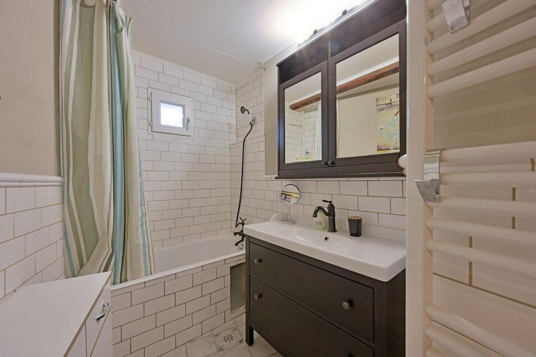 Photo of Bathroom in Chateauneuf-du-Pape