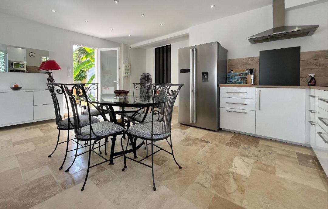 Photo of Kitchen in Comps