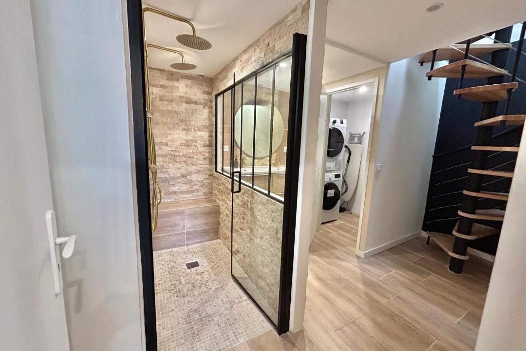 Photo of Bathroom in Hotel-de-Ville