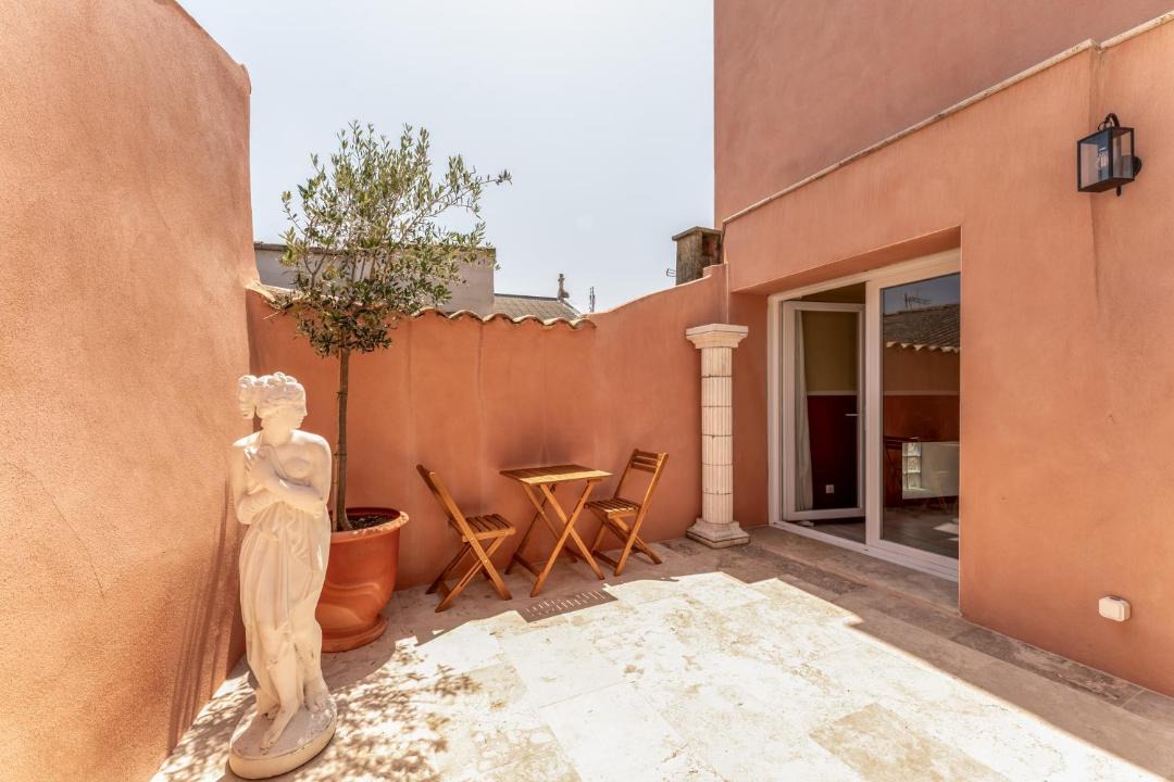Photo of Patio Balcony in Orange