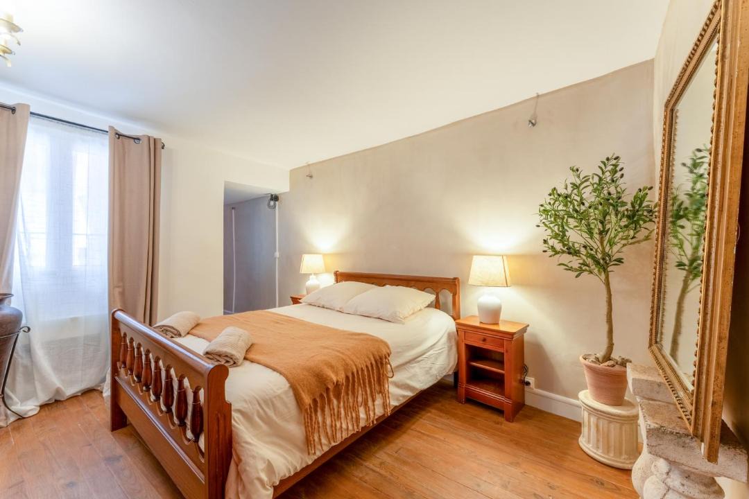 Photo of Bedroom in Orange