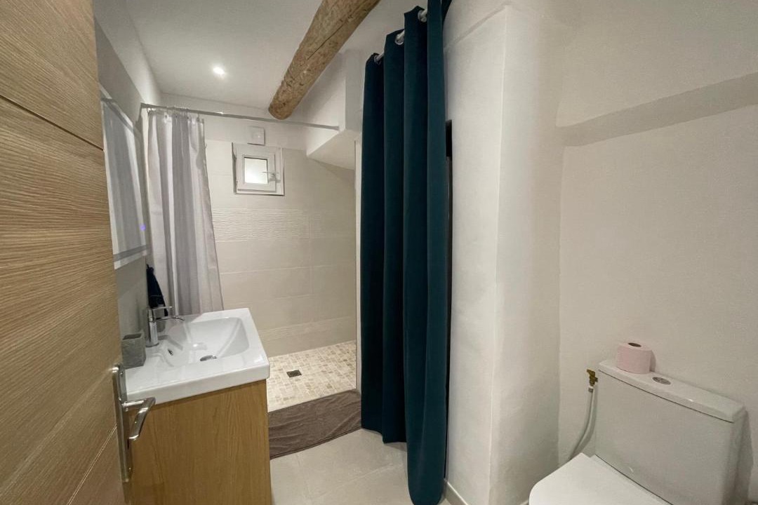 Photo of Bathroom in Orange