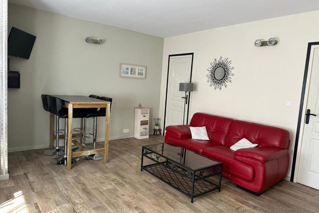 Photo of Livingroom in Orange