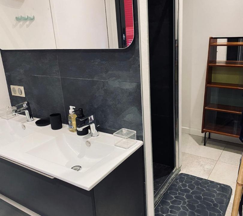 Photo of Bathroom in Couronne Urbaine