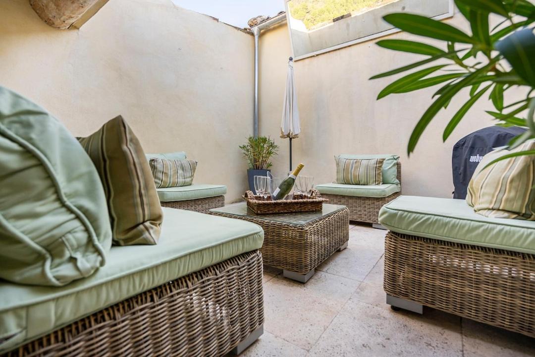 Photo of Patio Balcony in Rustrel