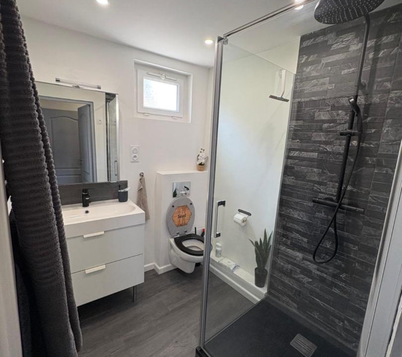 Photo of Bathroom in Saint-Mitre-les-Remparts