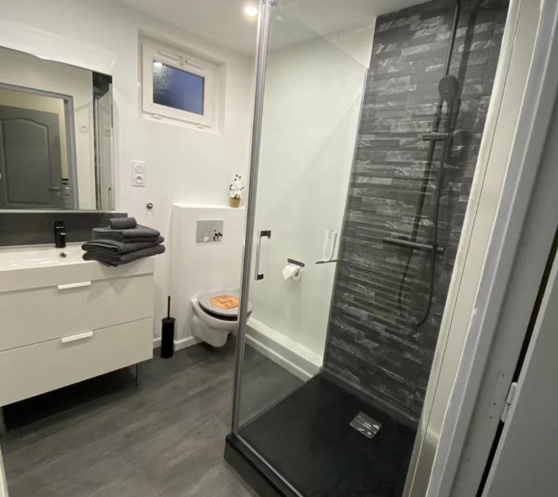 Photo of Bathroom in Saint-Mitre-les-Remparts