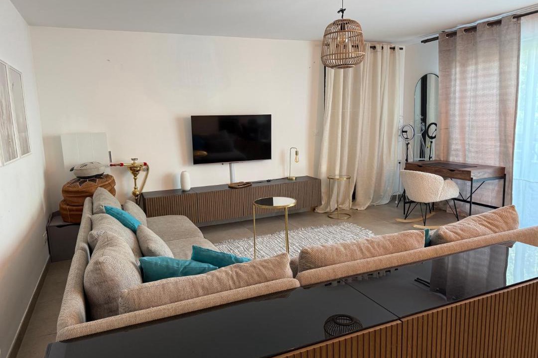 Photo of Livingroom in Prado-Perier