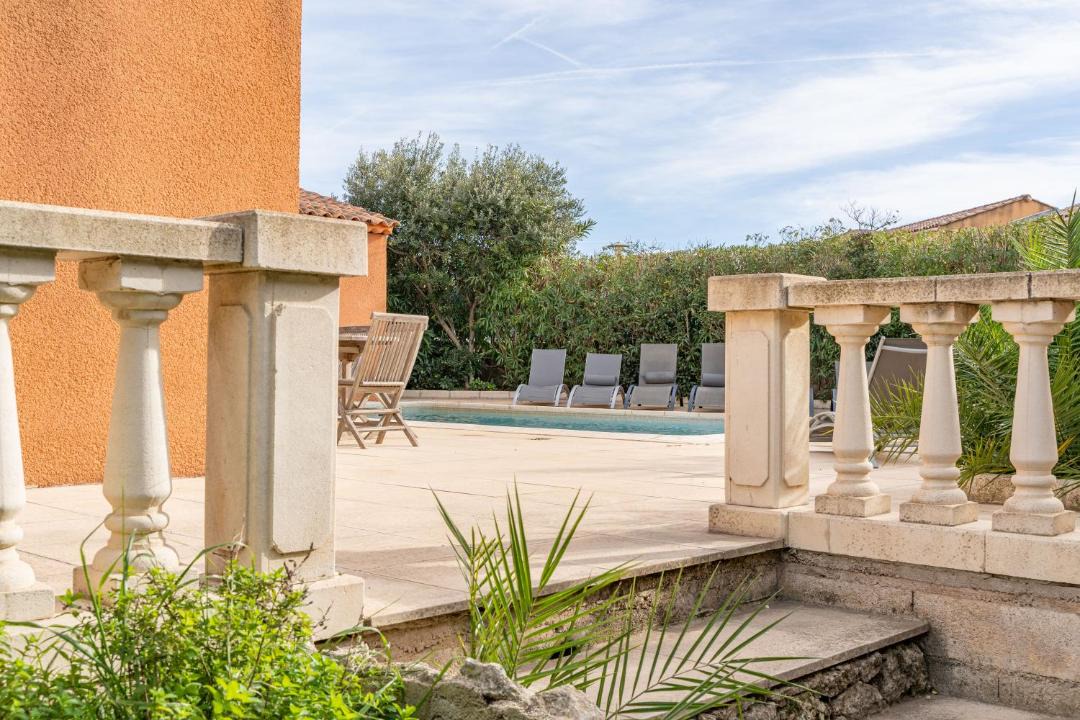 Photo of Patio Balcony in Saint-Mitre-les-Remparts