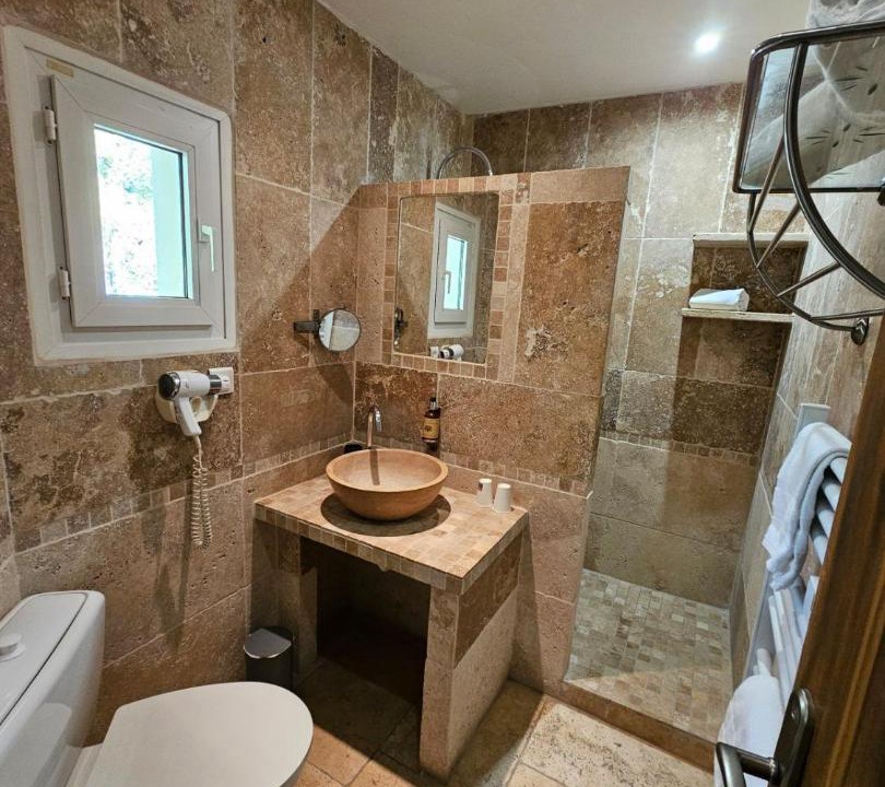 Photo of Bathroom in La Tour-d'Aigues