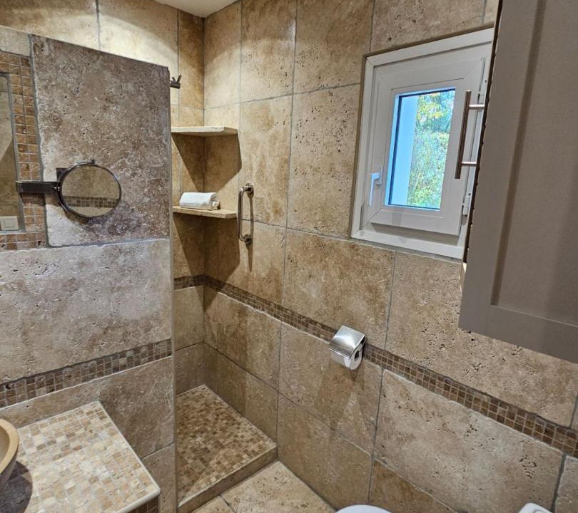 Photo of Bathroom in La Tour-d'Aigues