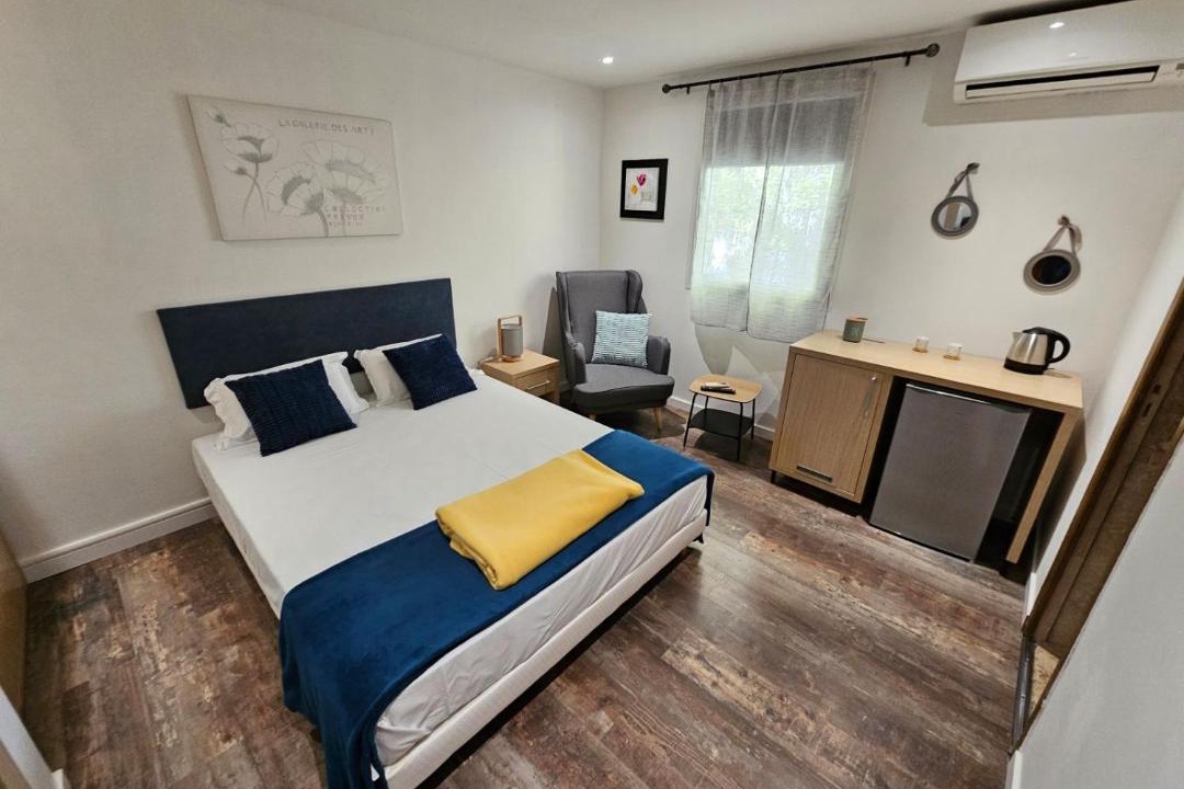 Photo of Bedroom in La Tour-d'Aigues
