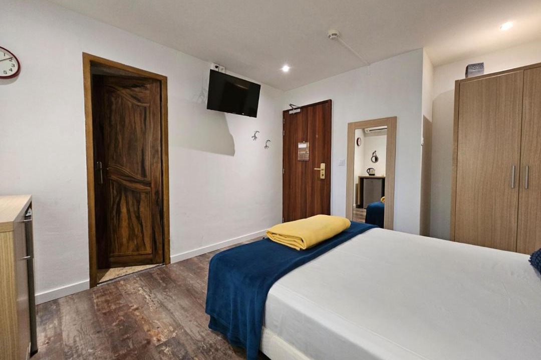 Photo of Bedroom in La Tour-d'Aigues