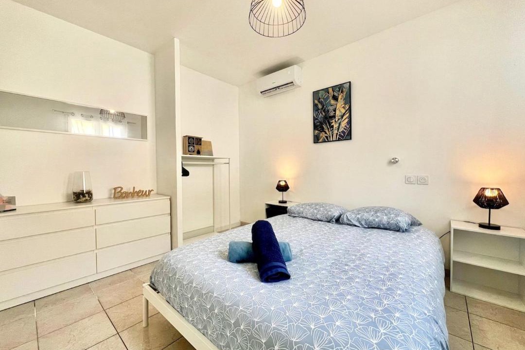 Photo of Bedroom in Saint-Chamas