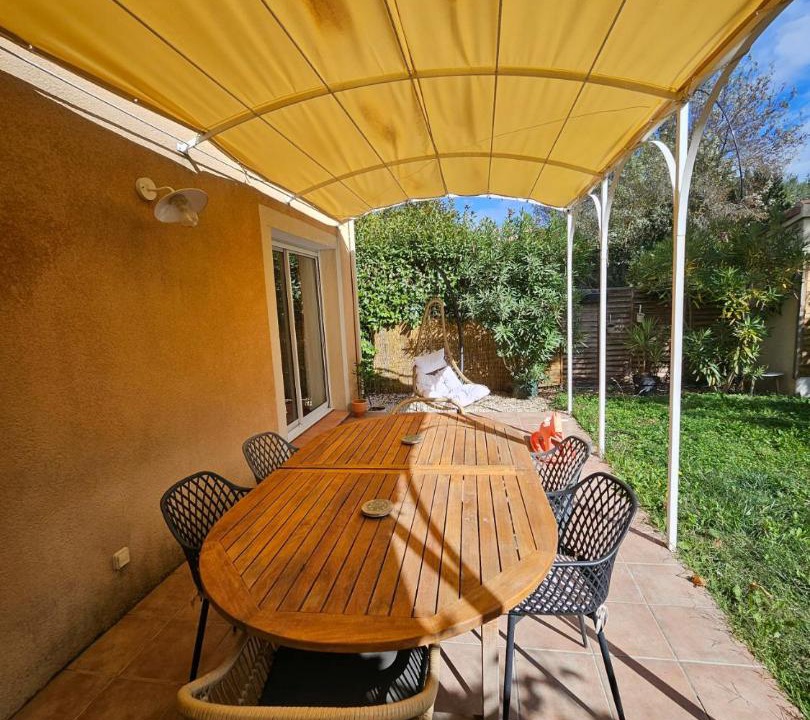 Photo of Patio Balcony in Entraigues-sur-la-Sorgue