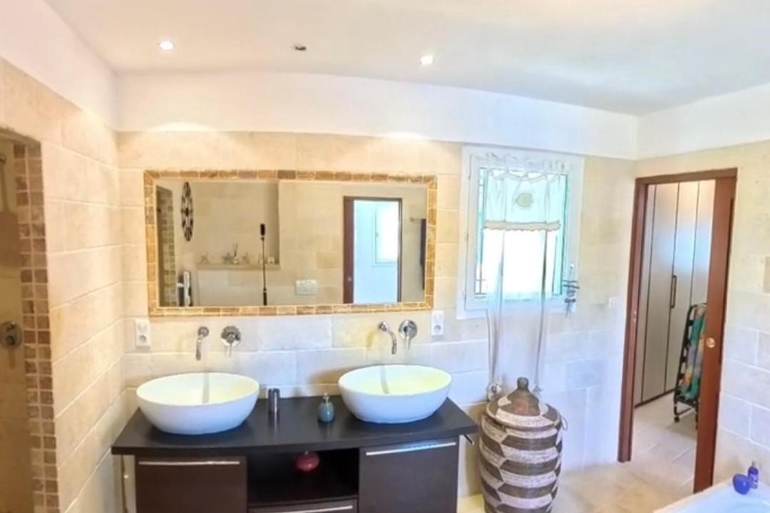 Photo of Bathroom in Flayosc