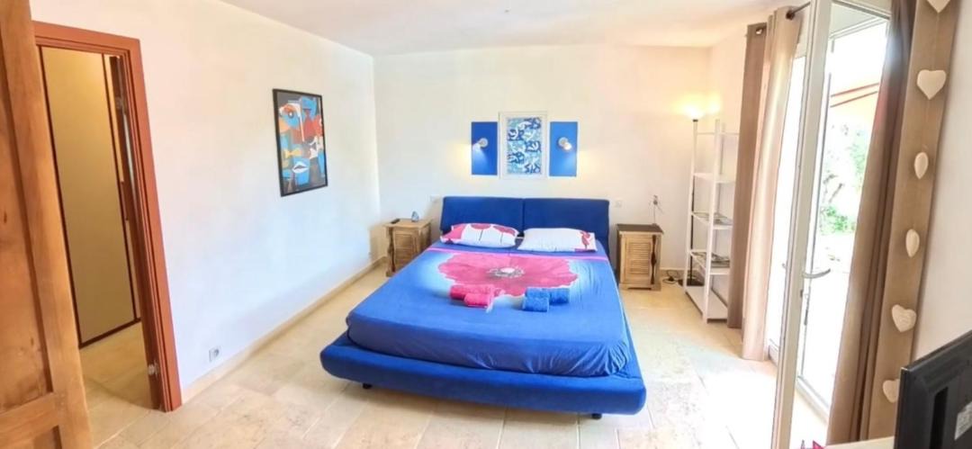Photo of Bedroom in Flayosc