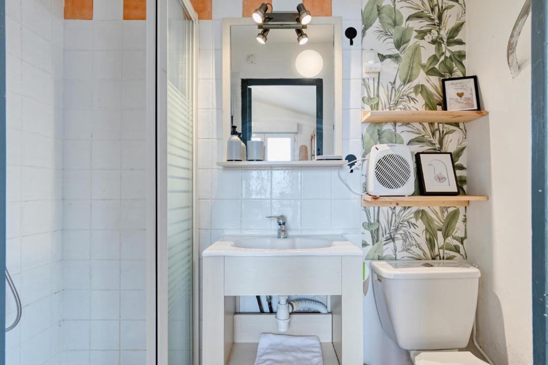 Photo of Bathroom in Couteron