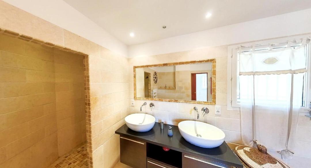 Photo of Bathroom in Flayosc