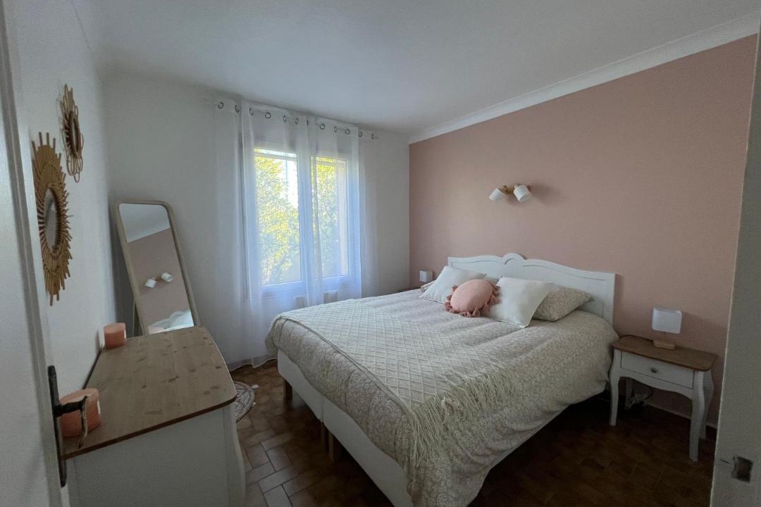 Photo of Bedroom in Orange