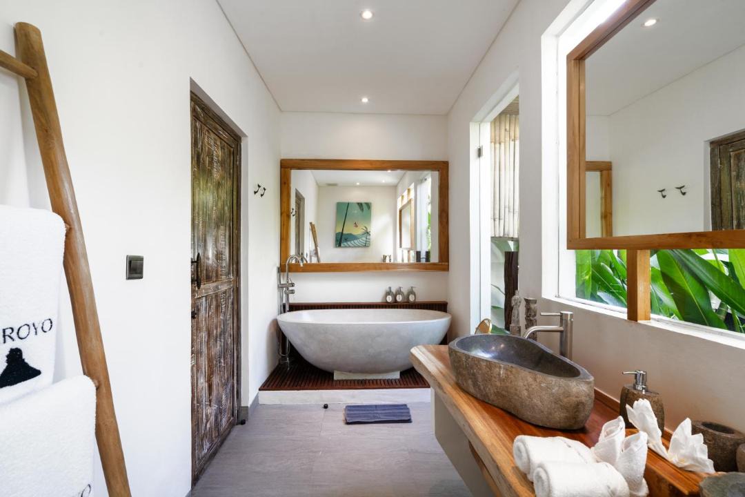 Photo of Bathroom in Petulu