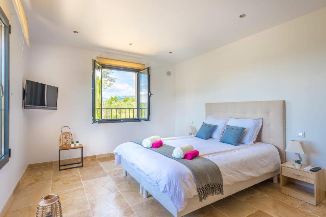 Photo of Bedroom in Saint-Cezaire-sur-Siagne