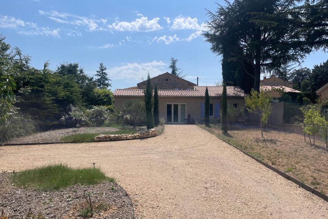 Photo of Buildings in Saint-Saturnin-les-Apt