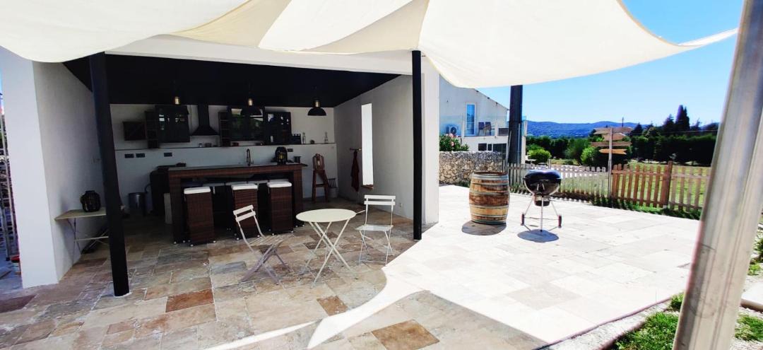 Photo of Patio Balcony in Rochefort-du-Gard