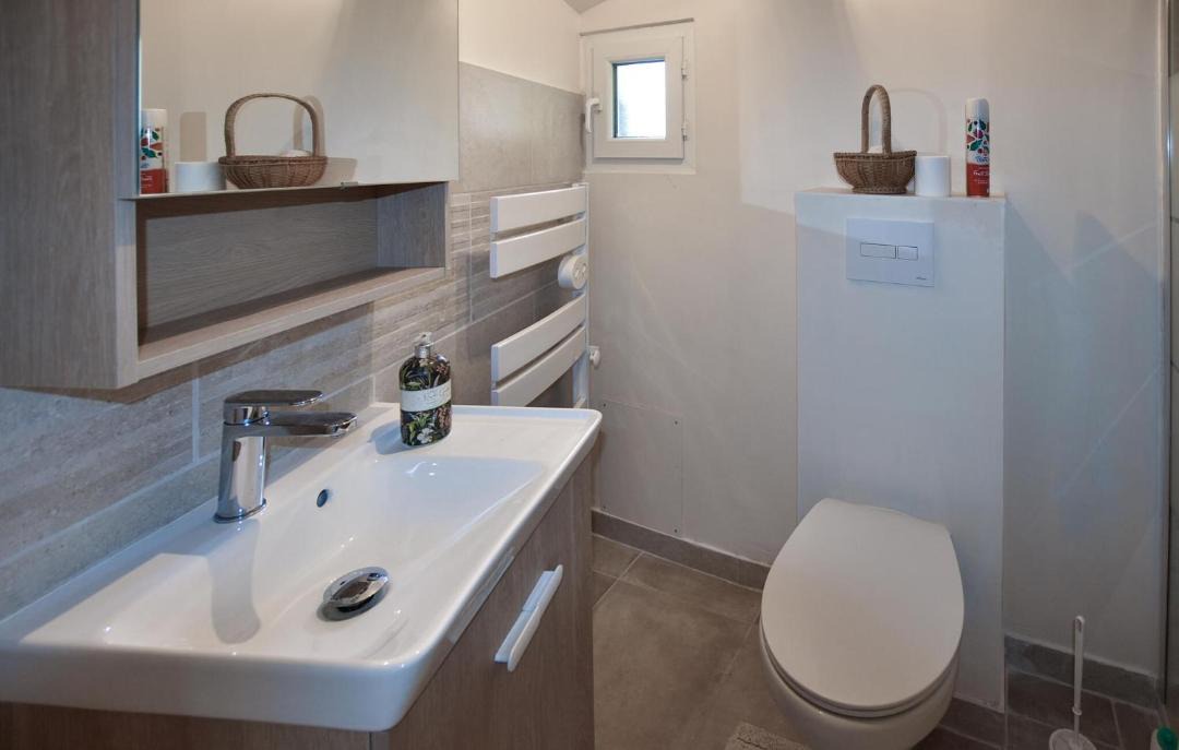 Photo of Bathroom in Caromb