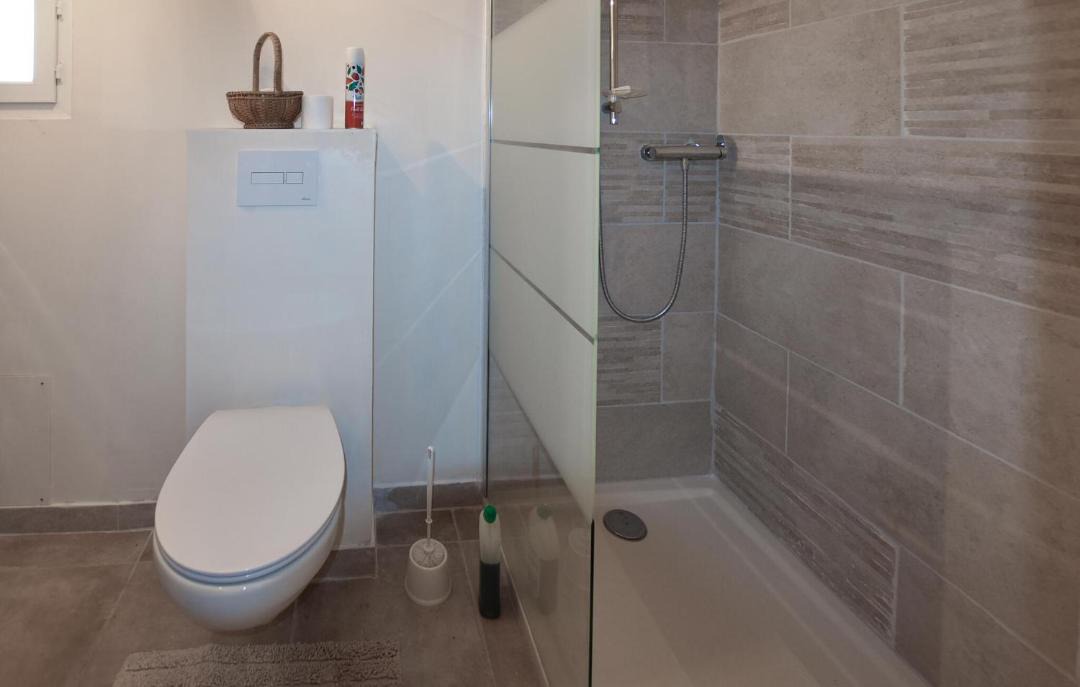 Photo of Bathroom in Caromb