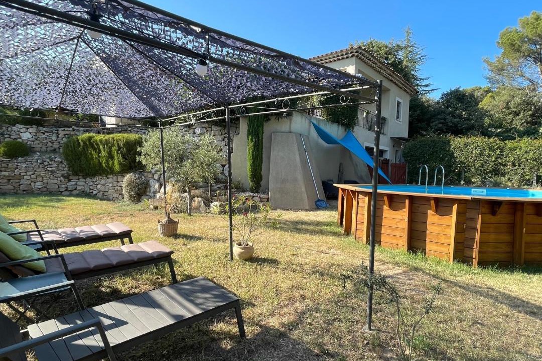 Photo of Buildings in Villelaure