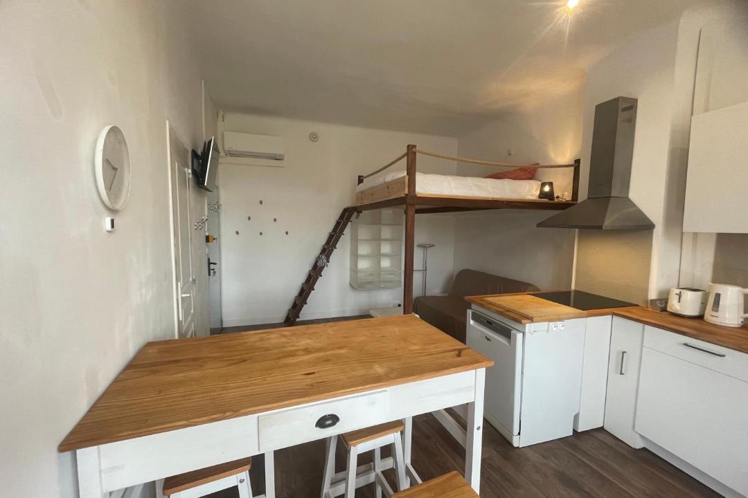 Photo of Kitchen in Saint-Michel-l'Observatoire